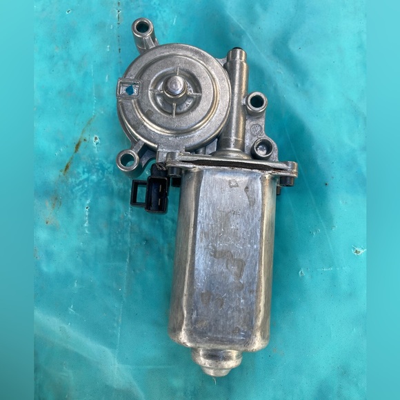 1992-2000 Cadillac ELDORADO right passenger window motor OEM dealer GM - Picture 4 of 8